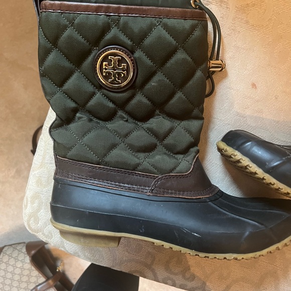 Tory Burch quilted duck boot 8 - Picture 2 of 6